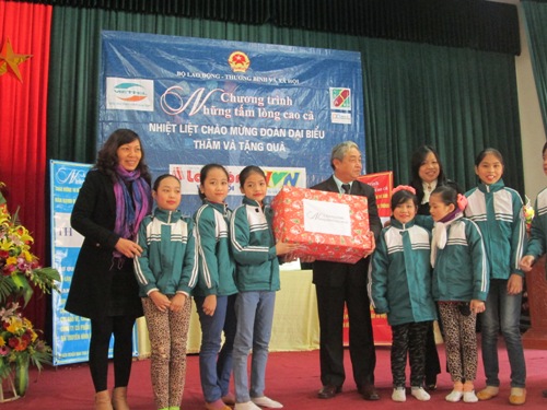 Trung tâm Bảo trợ xã hội tỉnh Hải Dương đón nhận tình cảm của Chương trình "Những tấm lòng cao cả" 