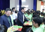 Bộ trưởng Đào Ngọc Dung thăm, tặng quà Trung tâm Công tác xã hội tỉnh Lào Cai