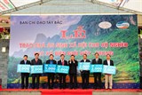 Chủ tịch nước trao quà an sinh xã hội cho hộ nghèo các xã biên giới Việt- Trung