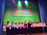 [MOLISA] Phó Chủ tịch nước Nguyễn Thị Doan trao tặng học bổng “Cùng em đến trường” cho trẻ em có hoàn cảnh đặc biệt, khó khăn tại tỉnh Lâm Đồng